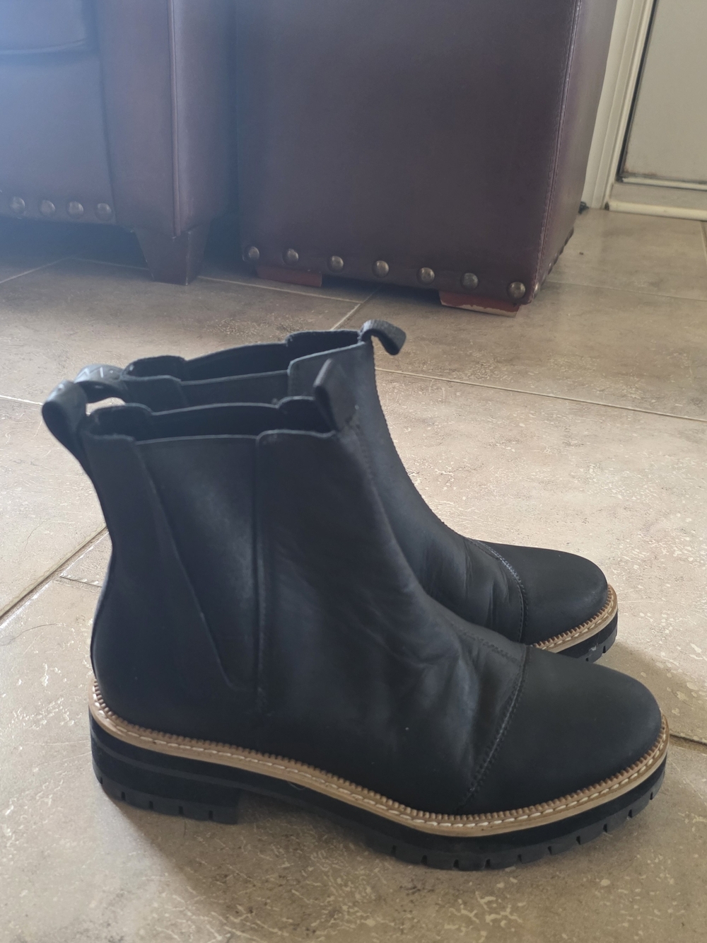 Toms Dakota Black Leather Chelsea Lug Sole Pull On Ankle Boots, Women's Size 8.5